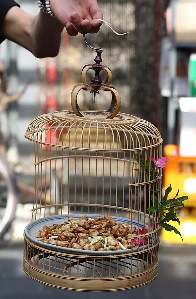 鱼缸可以放在餐厅西面吗_带鱼缸的西餐_带鱼缸的餐桌