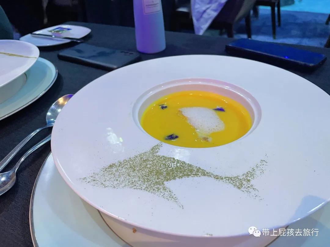 鱼缸放在餐厅西墙边好吗_餐饮鱼缸_带鱼缸的西餐