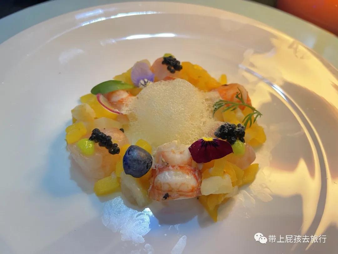 餐饮鱼缸_带鱼缸的西餐_鱼缸放在餐厅西墙边好吗