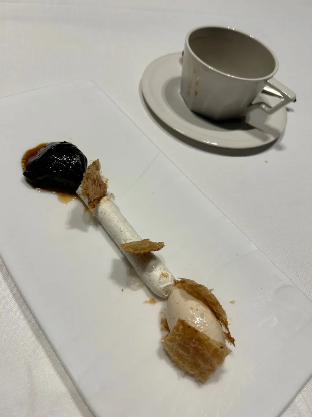 带鱼缸的西餐_餐饮鱼缸_餐厅鱼缸