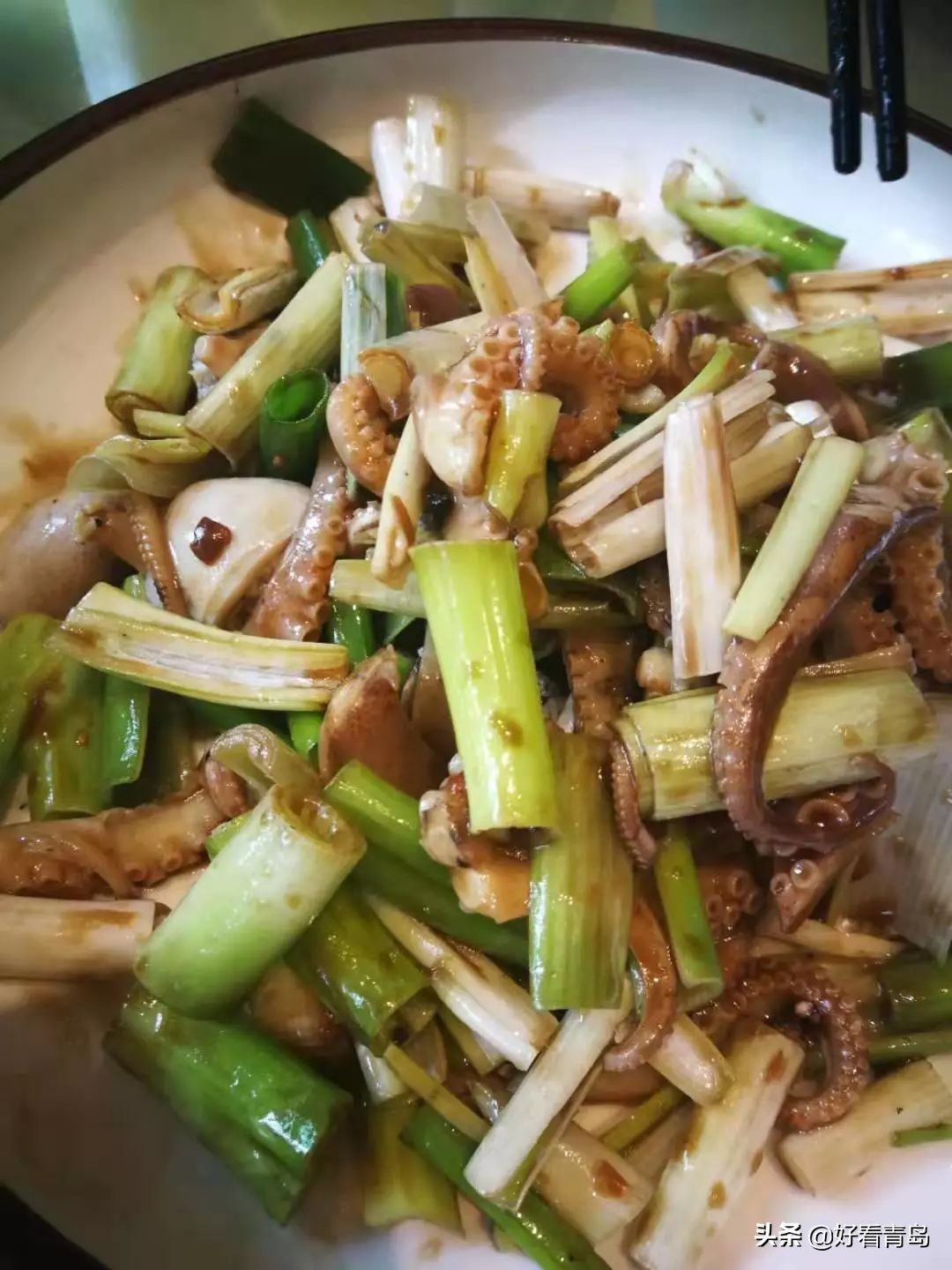 带鱼缸的西餐_鱼缸放在餐厅西墙边好吗_带鱼缸的餐桌