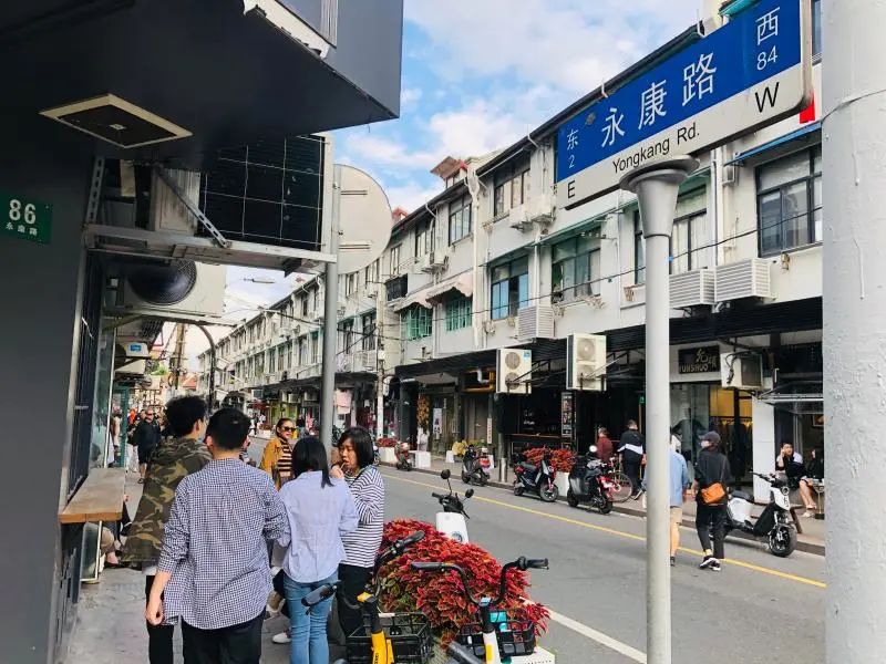 那间咖啡馆书_咖啡馆书架_咖啡馆的书