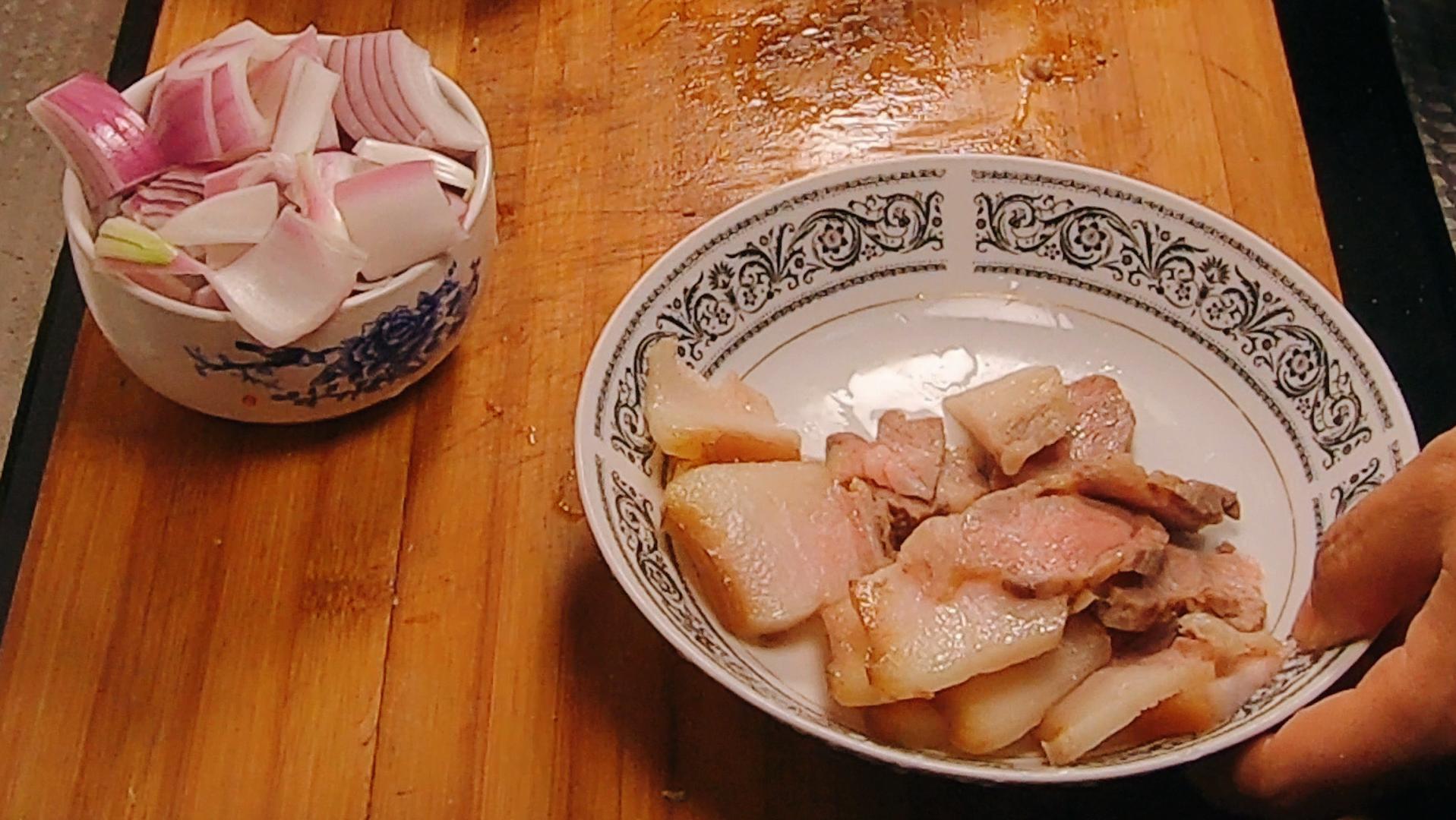 西式煎土豆的做法_西餐煎土豆的做法窍门_煎西餐土豆