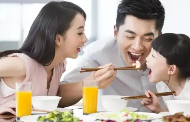 正常人血糖偏高怎么控制_血糖正常值偏高怎么控制_血糖高的正常生活方式
