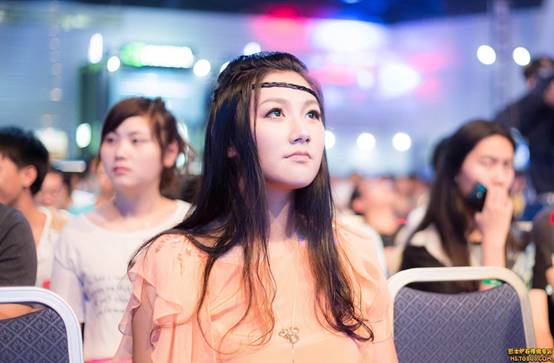 酒神 电竞_电竞酒神玩的是什么游戏_酒神电竞和谁结婚了