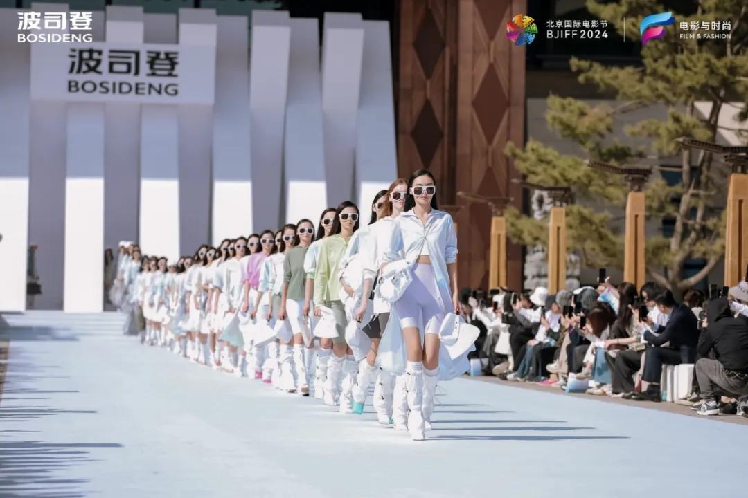 服装的消费群体_服装消费群体生活方式分析_服装消费者群体