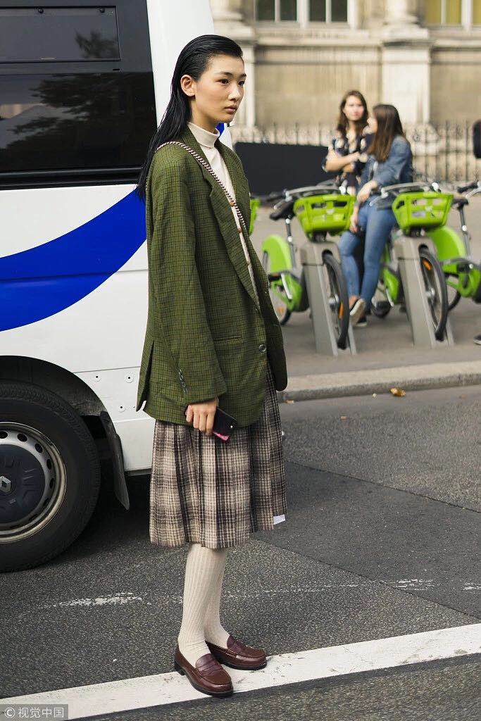 咖啡色短靴搭配_靴咖啡短色搭配好看吗_咖啡色短靴如何搭配