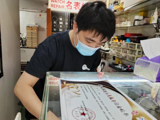 小店老板创业故事_小店老板创业故事视频_小店老板创业故事简短