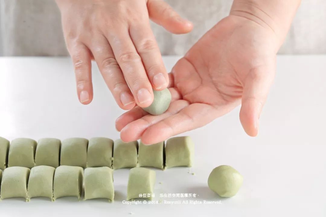 圆形点心_面做的小圆球点心_球形点心