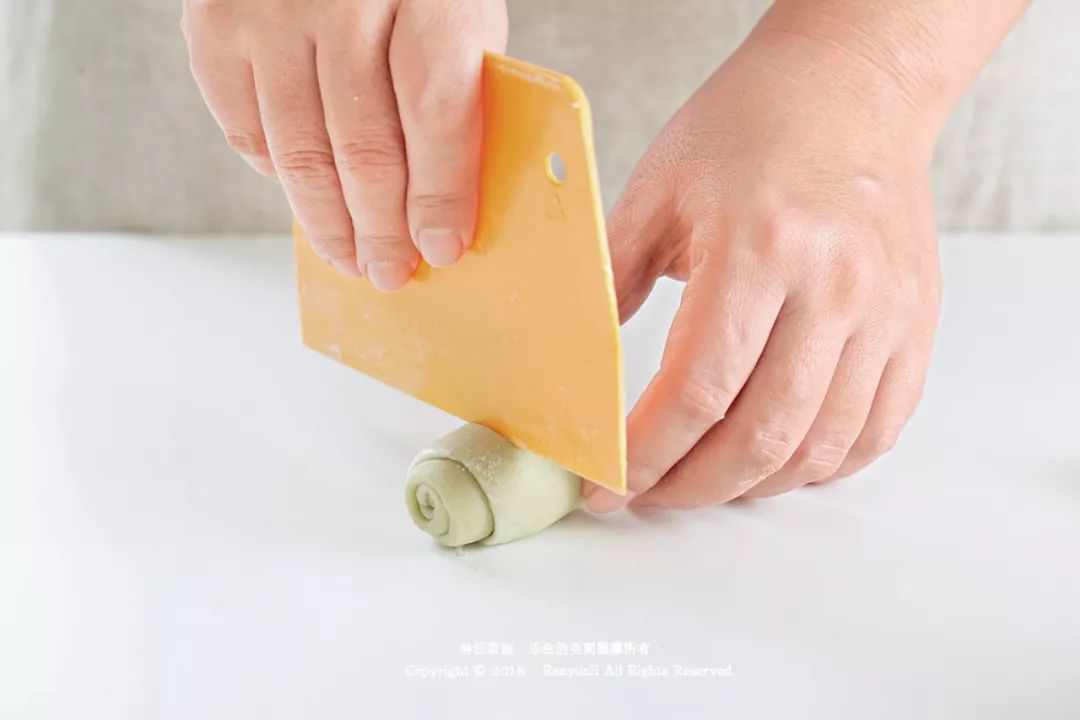 圆形点心_球形点心_面做的小圆球点心