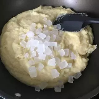 圆球形甜点_面食点心糖球的做法_面做的小圆球点心