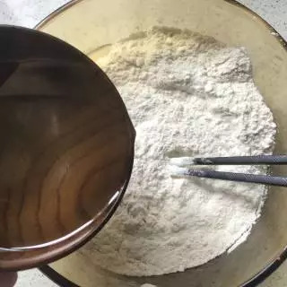 面做的小圆球点心_面食点心糖球的做法_圆球形甜点