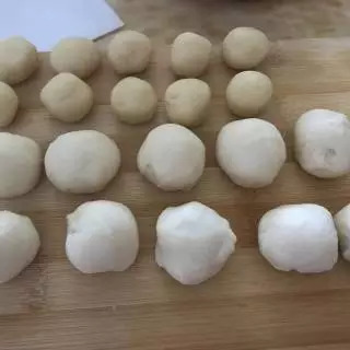 圆球形甜点_面食点心糖球的做法_面做的小圆球点心