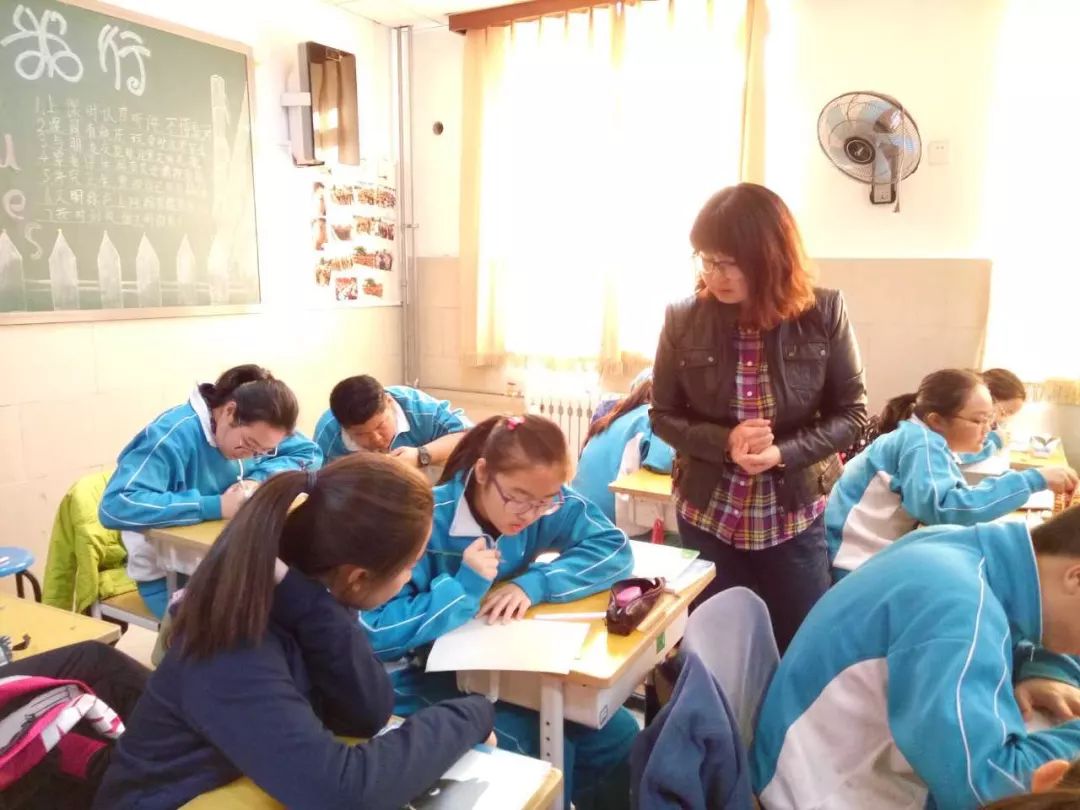 吕老师语文老师_上了成熟丰腴的语文老师向老师_语文吕老师家庭日常
