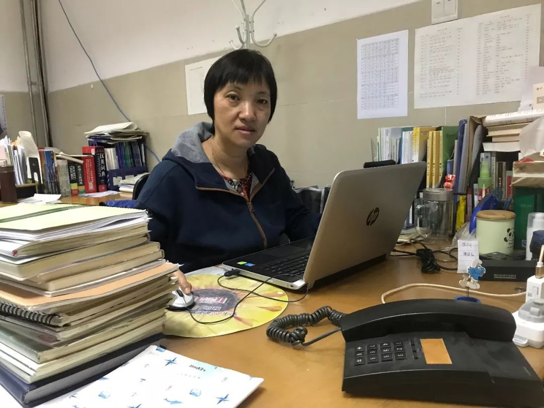 吕老师语文老师_语文吕老师家庭日常_上了成熟丰腴的语文老师向老师