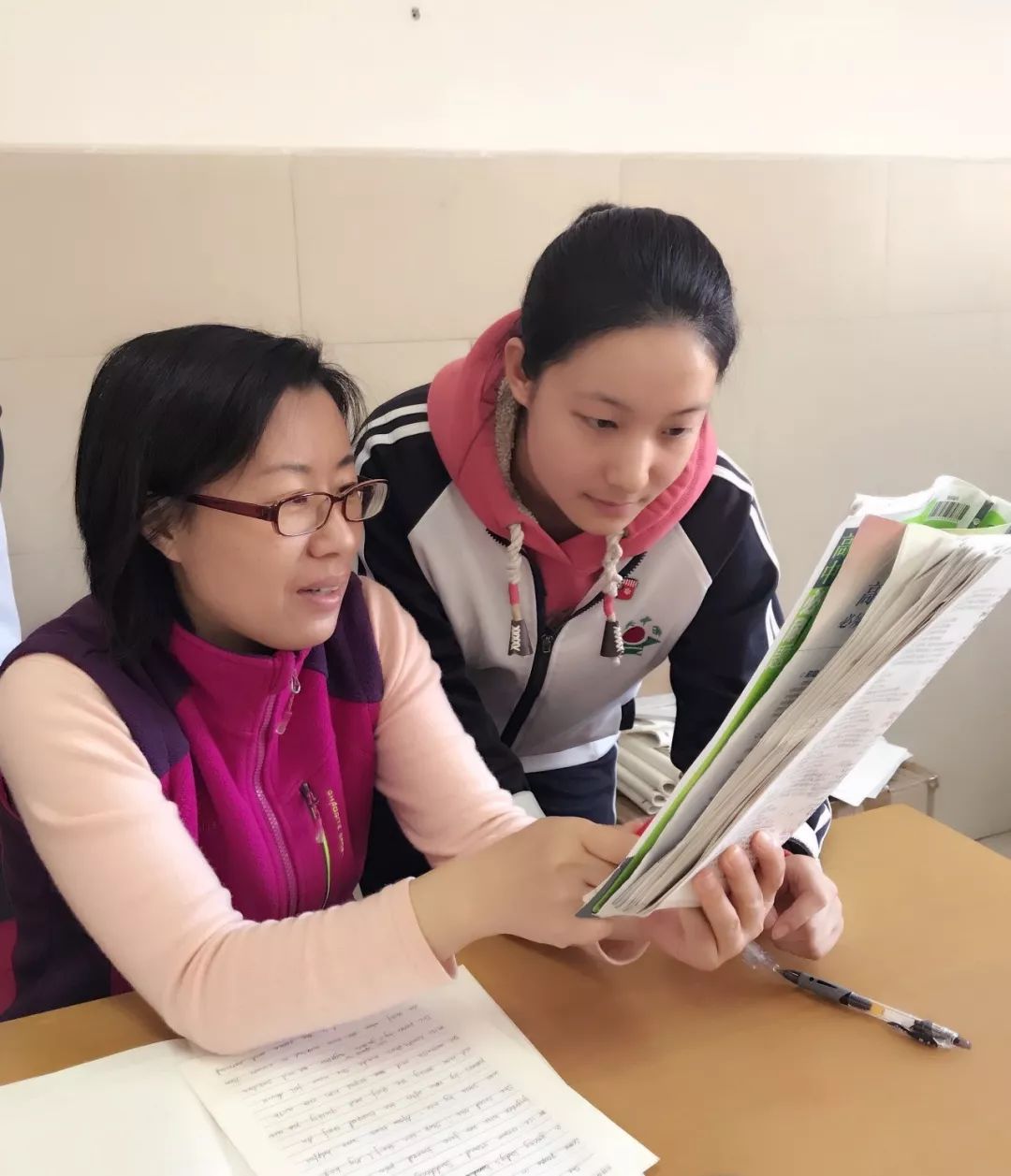 语文吕老师家庭日常_吕老师语文老师_上了成熟丰腴的语文老师向老师