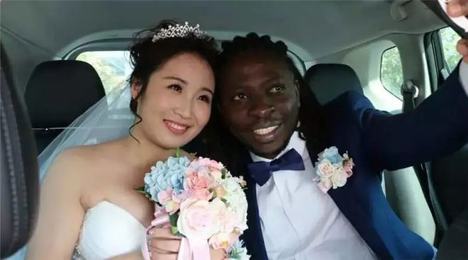 大象喜欢什么样的生活环境_大象喜欢怎样生活_大象最喜欢的生活方式