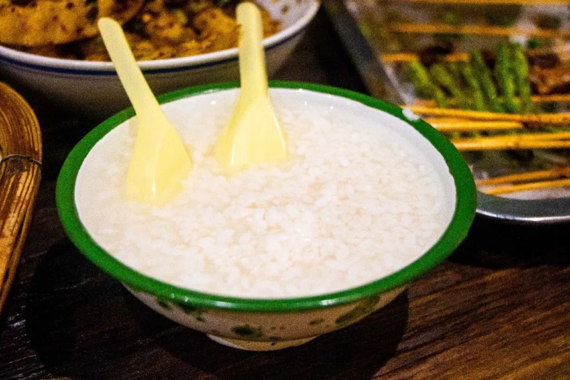 昆明特色美食小吃_昆明美食小吃特色介绍_昆明10大特色美食小吃