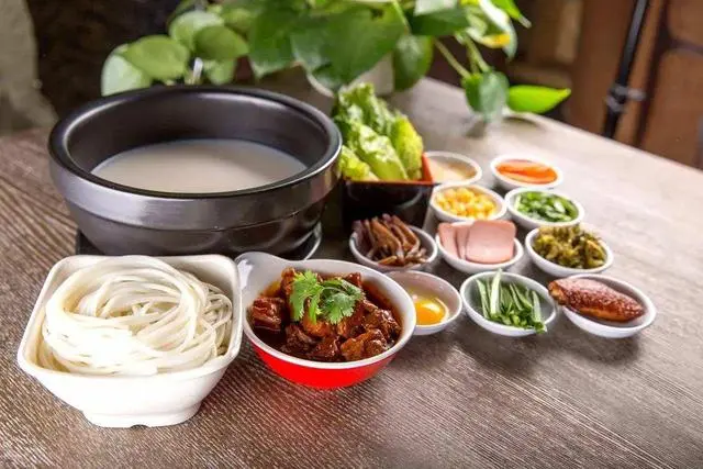 昆明特色美食小吃_昆明美食小吃特色有哪些_昆明美食小吃特色推荐