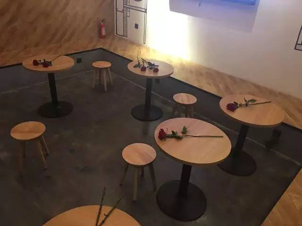 咖啡厅效果图手绘_影视咖啡厅设计图_咖啡厅参考图