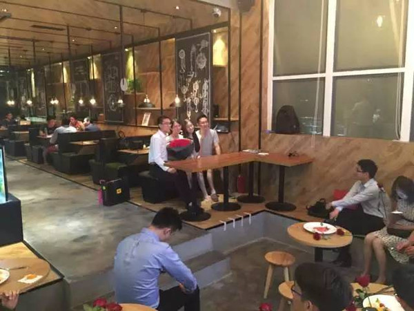 咖啡厅参考图_咖啡厅效果图手绘_影视咖啡厅设计图