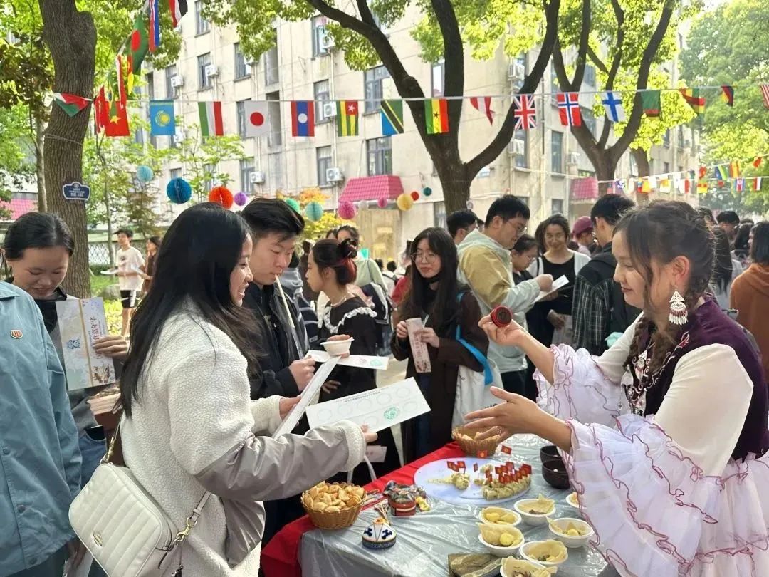 海上餐饮_金都海上国际美食_海上世界美食