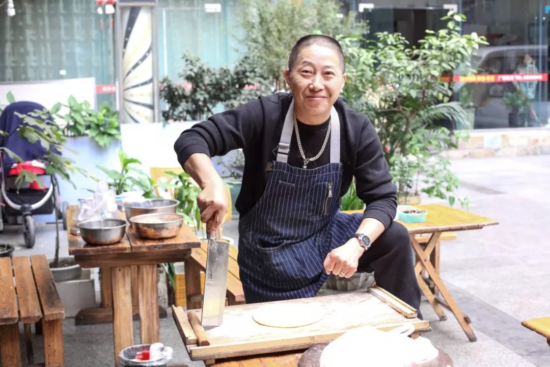 成都哪里卖糕点材料_成都卖糕点的店_成都糕点批发配送