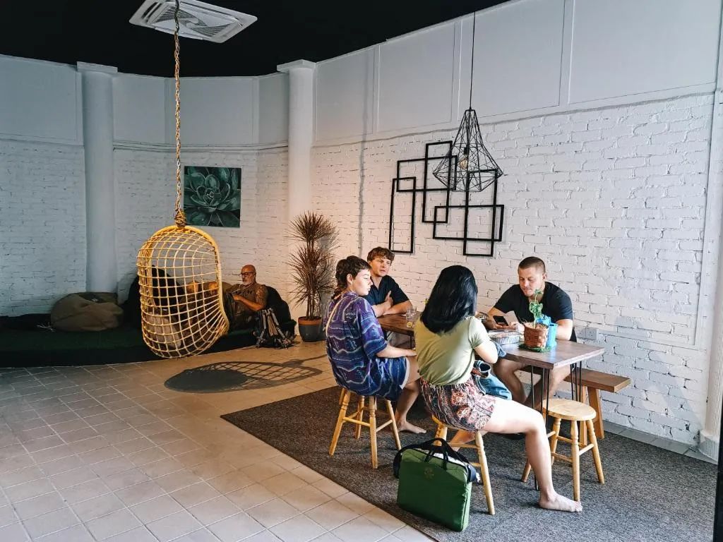 电影中的咖啡馆_咖啡馆与廉价旅馆电影_电影旅馆老板演员是谁