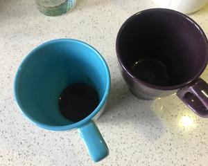用摩卡壶做一杯意式拿铁咖啡的做法 步骤12