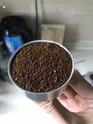用摩卡壶做一杯意式拿铁咖啡的做法 步骤6
