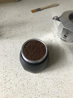 用摩卡壶做一杯意式拿铁咖啡的做法 步骤7