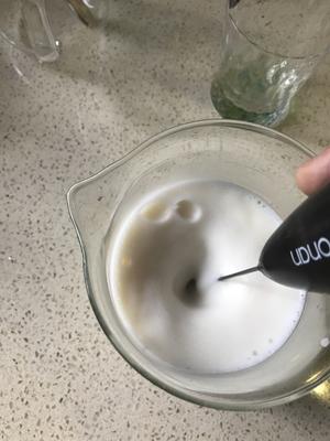 用摩卡壶做一杯意式拿铁咖啡的做法 步骤10