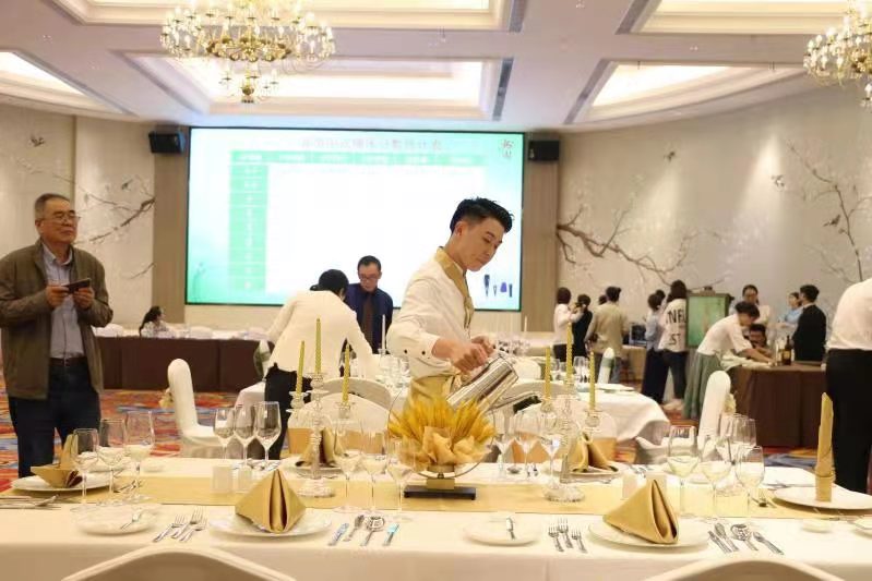 西餐摆台技能大赛_国赛西餐摆台_西餐摆台国赛视频