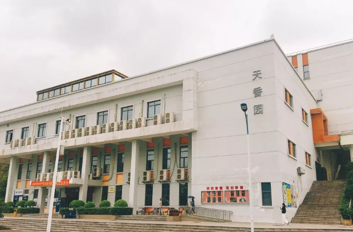 深圳学蛋糕甜点适合在哪里学_深圳学校学做糕点_深圳蛋糕学校