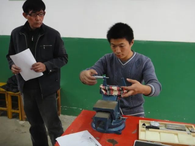创业故事汽车_汽车行业创业成功的例子_汽车创业案例