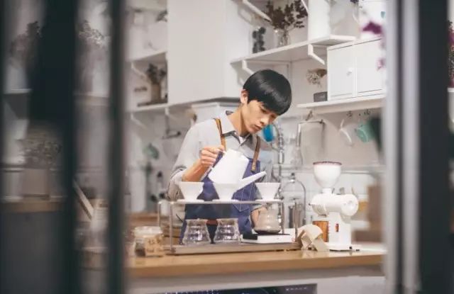 创意咖啡馆可以让人拍照吗_咖啡馆拍人像_咖啡馆拍照适合什么衣服
