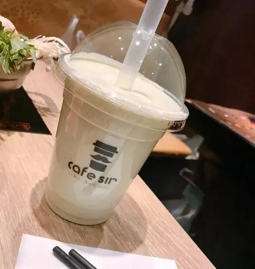 创意咖啡馆可以让人拍照吗_咖啡馆拍人像_咖啡馆拍照适合什么衣服