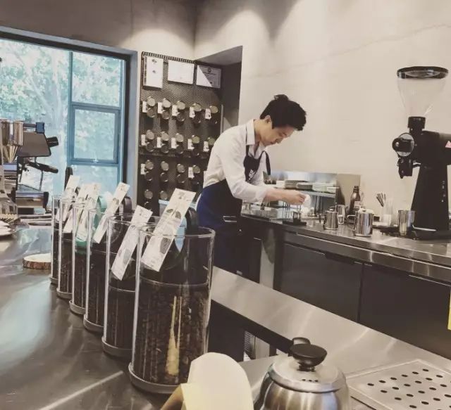 创意咖啡馆可以让人拍照吗_咖啡馆拍人像_咖啡馆拍照适合什么衣服