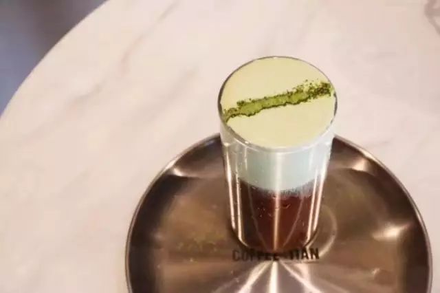咖啡馆拍人像_咖啡馆拍照适合什么衣服_创意咖啡馆可以让人拍照吗