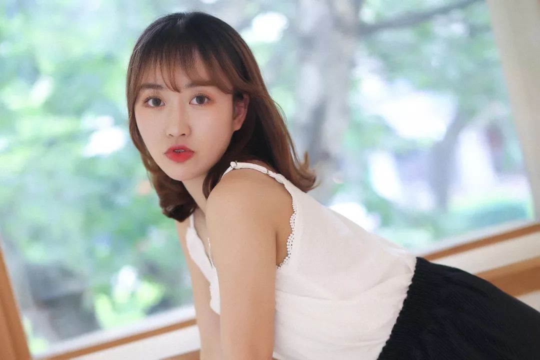 咖啡馆拍照姿势_创意咖啡馆可以让人拍照吗_咖啡馆拍照适合什么衣服