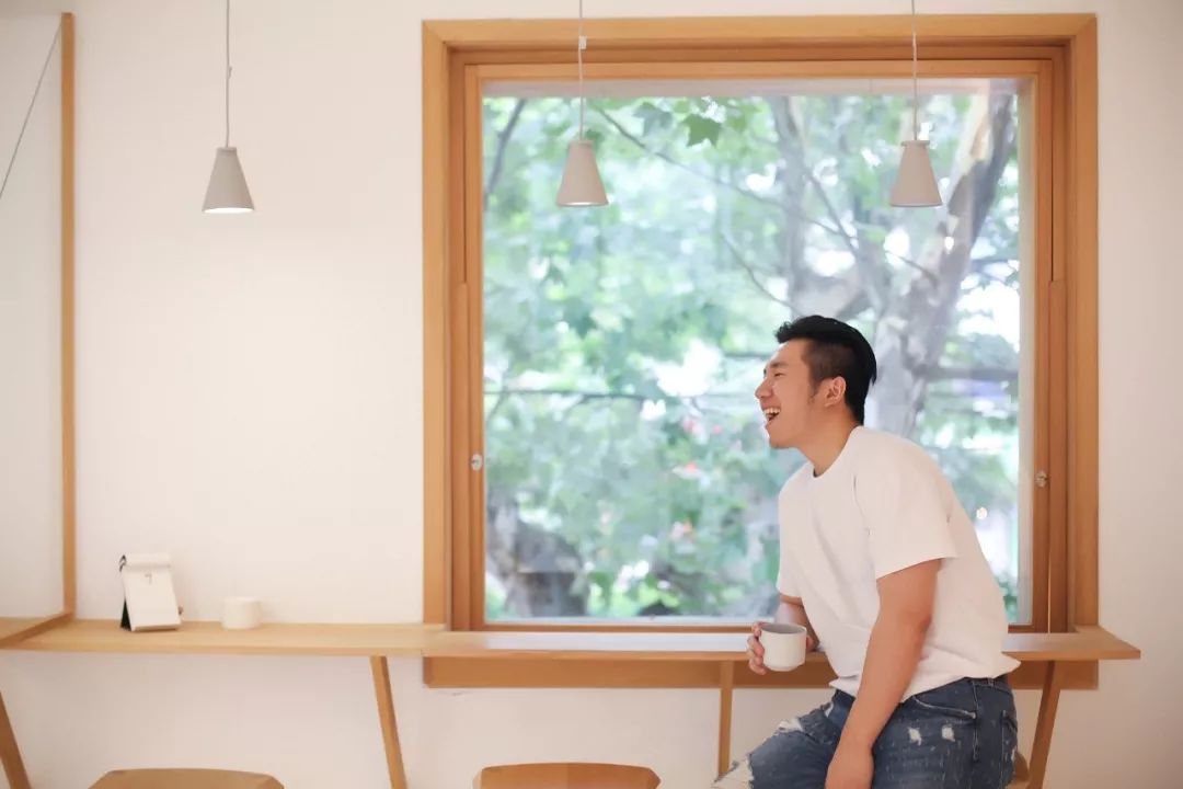 创意咖啡馆可以让人拍照吗_咖啡馆拍照适合什么衣服_咖啡馆拍照姿势