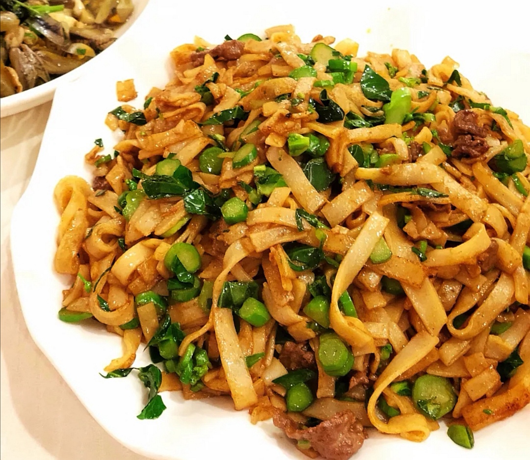 鱿鱼卷怎么炒好吃潮汕美食_潮汕鱿鱼的做法_炒鱿鱼卷的家常做法视频