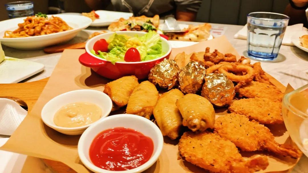 披萨的餐厅_在西餐厅披萨怎么吃_披萨多少钱一份西餐厅