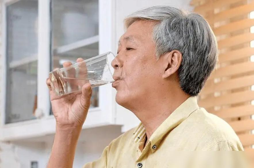 老年人生活健康指导_健康的老年生活方式_老年人健康生活常识