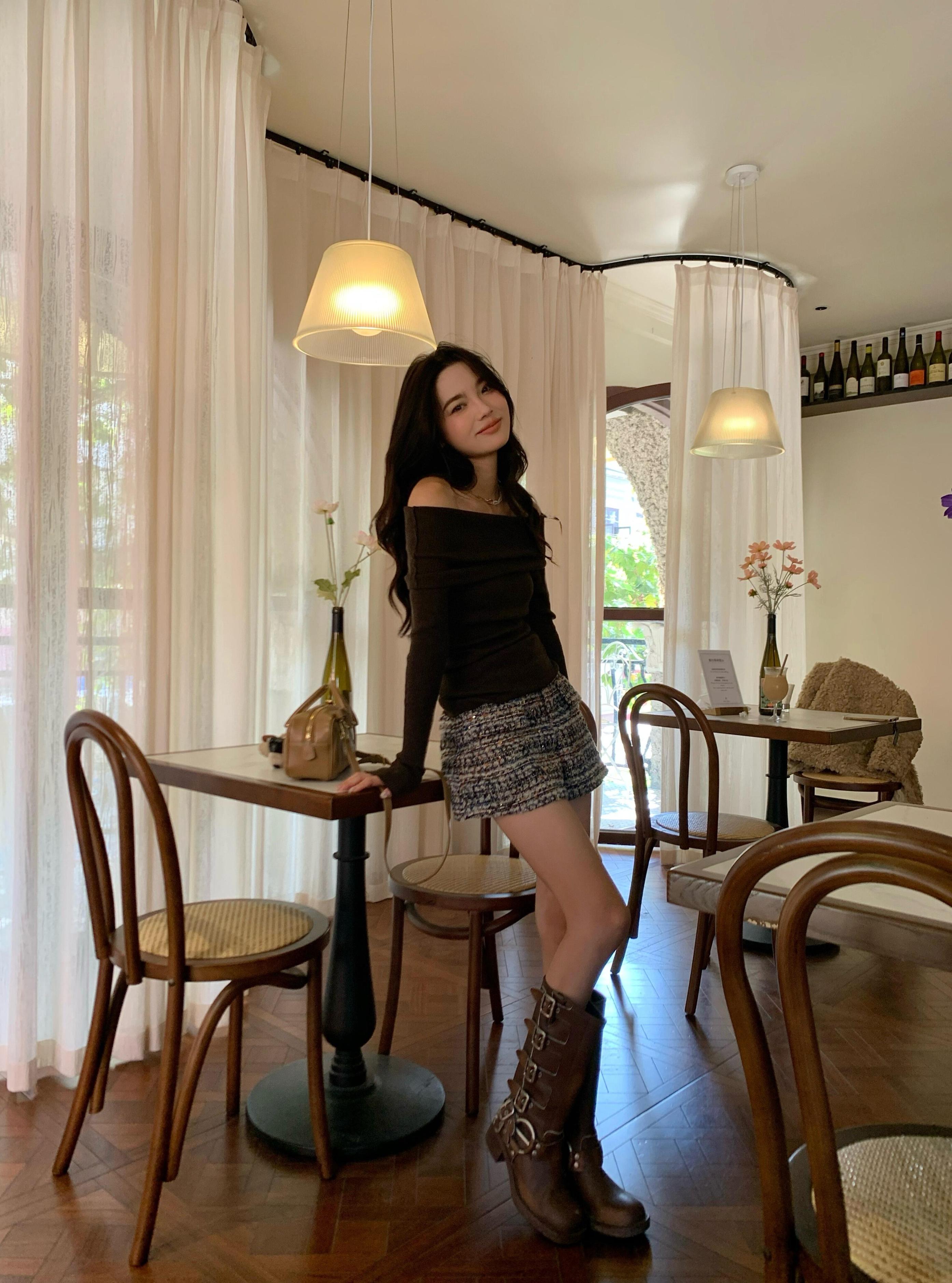 拿咖啡拍照_适合咖啡馆拍照的姿势_咖啡厅可以拍照吗