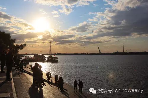 餐厅柜子最新款式_欧式西餐厅柜子图片_餐厅的柜子