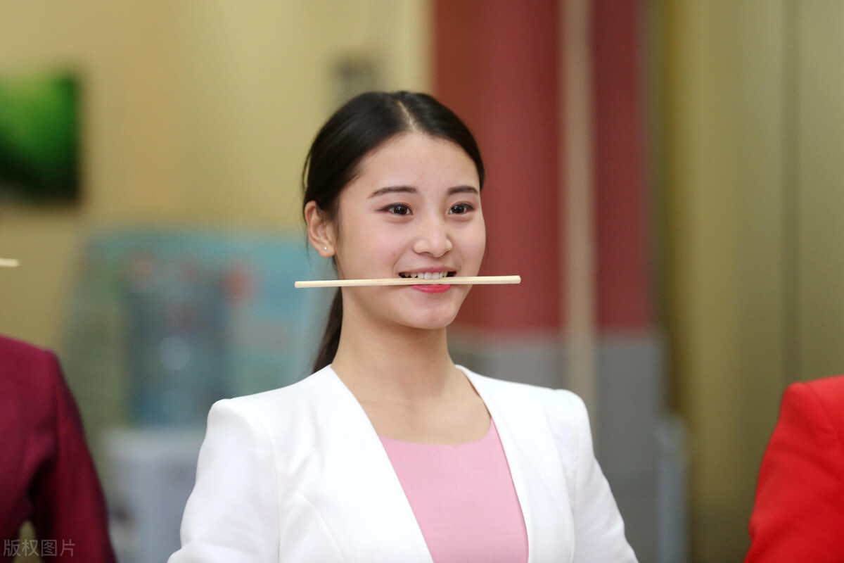 西餐女生_西餐女生应该坐那边_西餐女生多吗