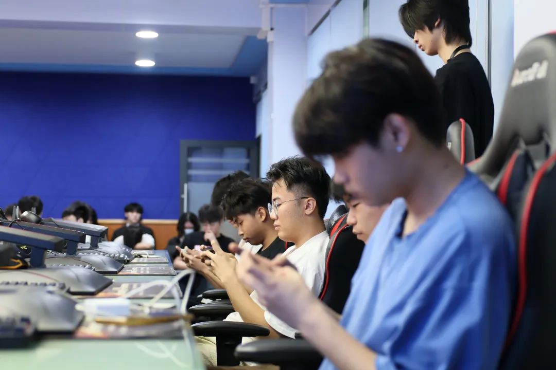 职业电竞人有连云港人吗_职业电竞人_职业电竞人训练纪录片
