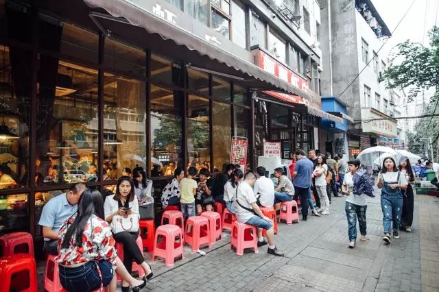 滨湖路南湖国际广场_南湖国际广场附近美食_南湖国际广场租房