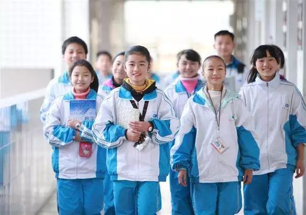 中学生图片素材_中学生健康生活方式图片_中学生图片简笔画